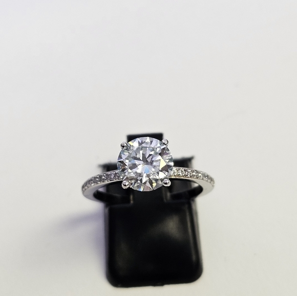 GRA Certified 2 Carat Moissanite Ring 18k/925 Ring Size 7. Watch Video! - Picture 4 of 16